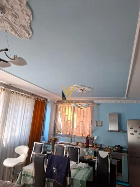 Tirane, shitet apartament 2+1+Ballkon Kati 3, 105 m² 261.000 € (LIQENI I THATE)