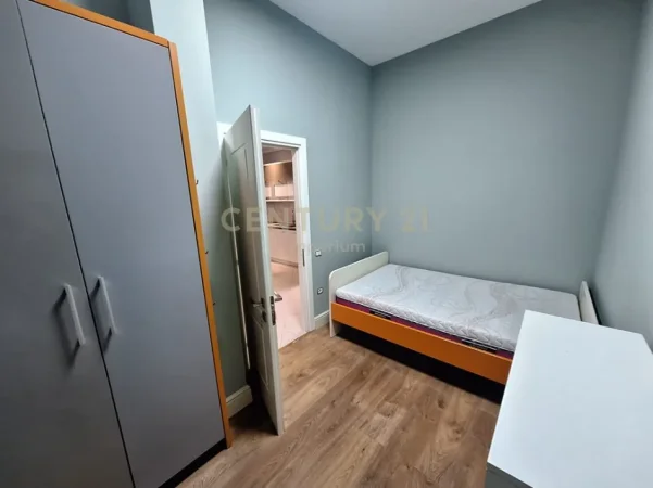 Tirane, jepet me qera apartament 2+1 Kati 1, 85 m² 450 € (Shkoze)