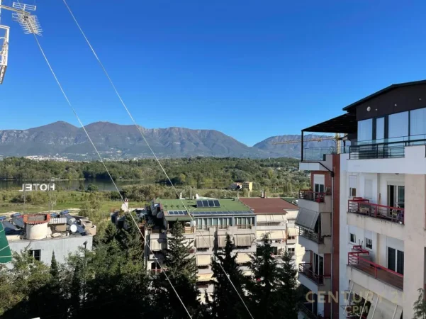 Tirane, jepet me qera apartament 1+1 , (liqeni thate)