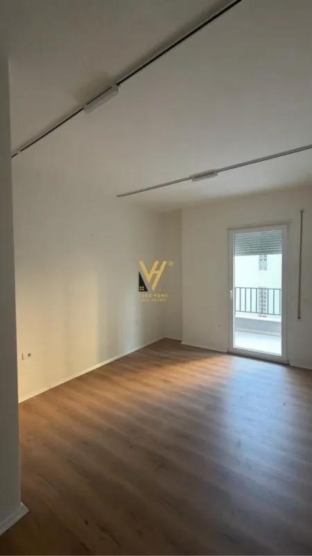 Tirane, jepet me qera zyre Kati 2, 135 m² 1.500 € (PAZARI I RI)