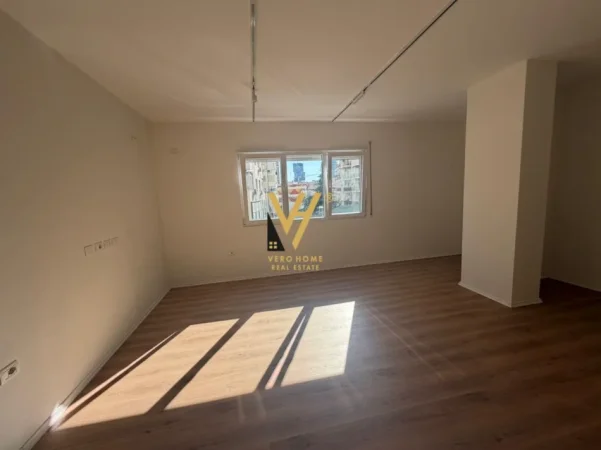 Tirane, jepet me qera zyre Kati 2, 135 m² 1.500 € (PAZARI I RI)