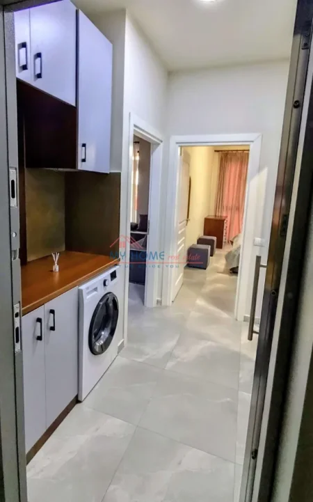 Tirane, jepet me qera apartament 1+1+Ballkon Kati 7, 65 m² 500 € (Rruga Kongresi i Manastirit)