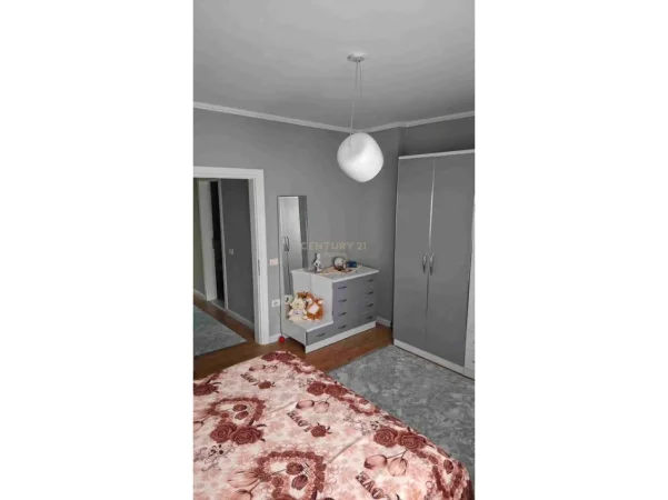 Tirane, jepet me qera apartament 2+1 Kati 3, 120 m² 800 € (don bosko)