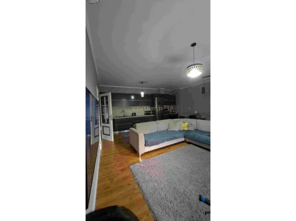 Tirane, jepet me qera apartament 2+1 Kati 3, 120 m² 800 € (don bosko)