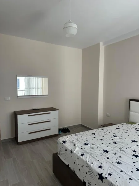 Tirane, jepet me qera apartament 1+1 Kati 2, 78 m² 400 € (Rruga 5 Maji)