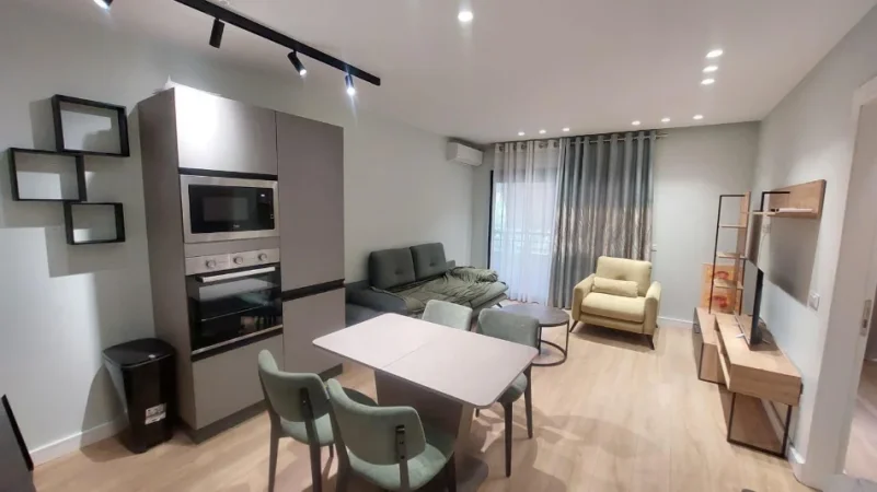 Tirane, jepet me qera apartament 1+1 Kati 2, 70 m² 700 € (Komuna e Parisit)