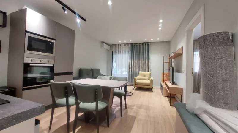 Tirane, jepet me qera apartament 1+1 Kati 2, 70 m² 700 € (Komuna e Parisit)