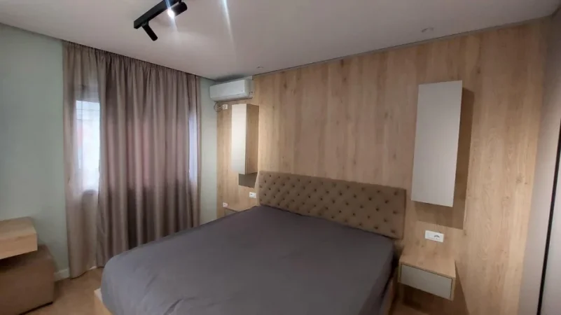 Tirane, jepet me qera apartament 1+1 Kati 2, 70 m² 700 € (Komuna e Parisit)
