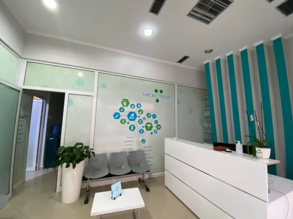 Tirane, jepet me qera ambjent biznesi Kati 0, 130 m² 2.000 € (DON BOSKO)