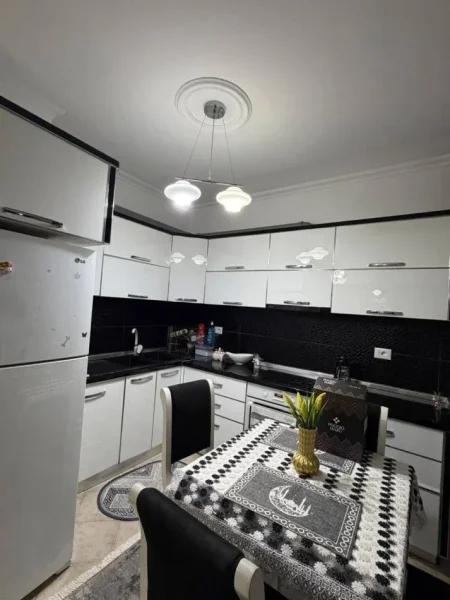 Tirane, jepet me qera apartament 1+1 Kati 6, 70 m² 450 € (Nela 6)