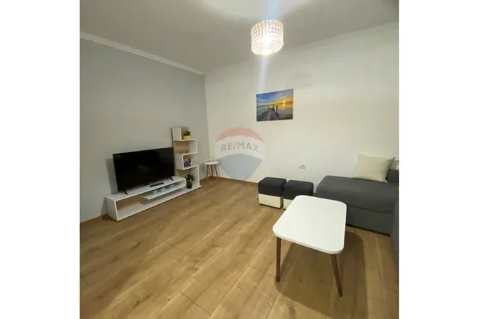 Tirane, jepet me qera apartament 1+1+Ballkon Kati 2, 75 m² 580 € (21 Dhjetori)
