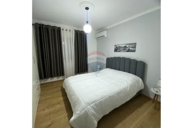 Tirane, jepet me qera apartament 1+1+Ballkon Kati 2, 75 m² 580 € (21 Dhjetori)