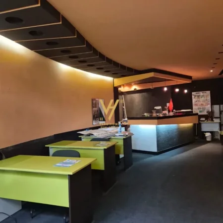 Tirane, jepet me qera ambjent biznesi Kati 2, 60 m² 600 € (RRUGA ISLAM ALLA)