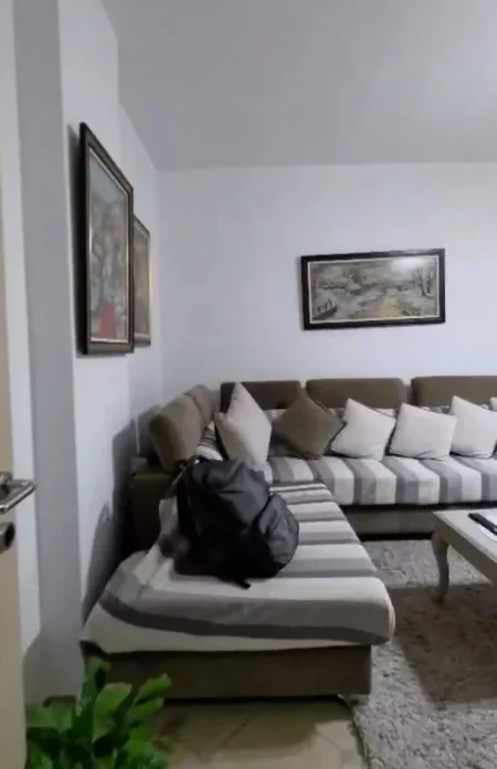 Tirane, jepet me qera apartament 1+1 Kati 3, 89 m² 125.000 € (Fresku)