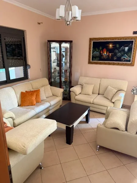Tirane, jepet me qera apartament 2+1 Kati 2, 80 m² 500 € (Rruga 5 Maji)