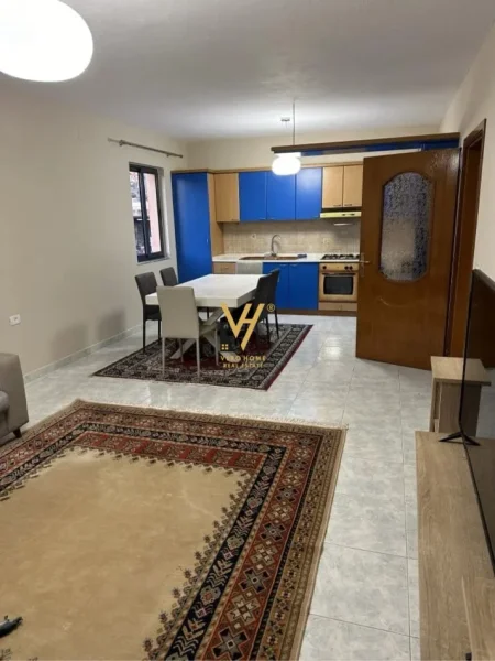 Tirane, jepet me qera shtepi 2+1+Ballkon Kati 2, 100 m² 400 € (SHKOZE)