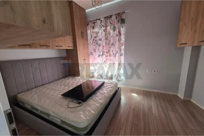 Tirane, jepet me qera apartament 1+1+Ballkon Kati 5, 55 m² 450 € (Kompleksi Mangalem)