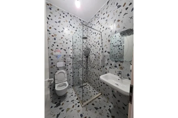 Tirane, jepet me qera apartament 1+1+Ballkon Kati 5, 55 m² 450 € (Kompleksi Mangalem)