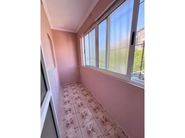 Tirane, shitet apartament 1+1+Ballkon Kati 2, 58 m² 122.000 € (Rruga Irfan Tomini)