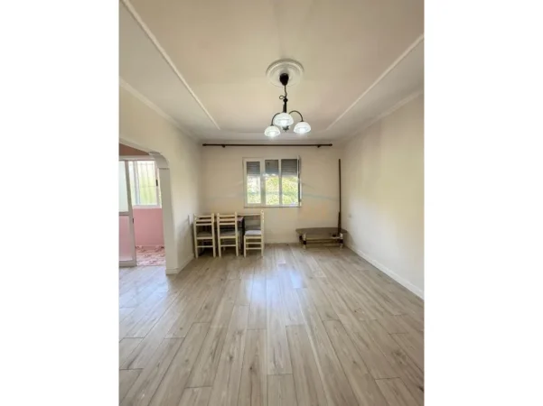 Tirane, shitet apartament 1+1+Ballkon Kati 2, 58 m² 122.000 € (Rruga Irfan Tomini)