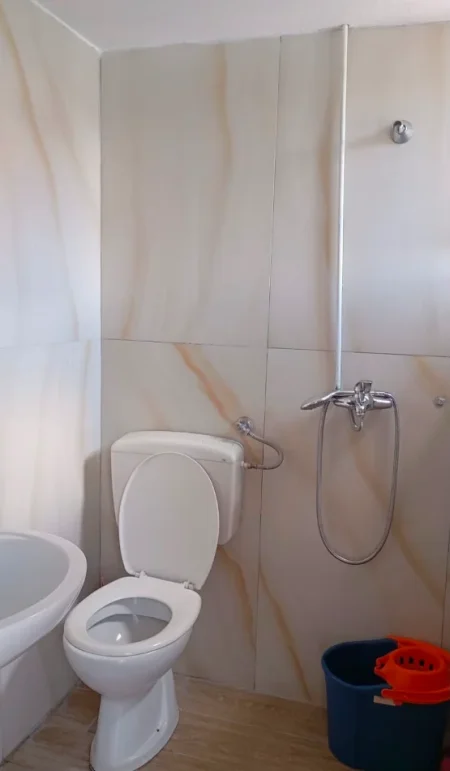 Tirane, jepet me qera apartament 1+1 Kati 3, 60 m² 300 € (Kodra e Priftit)