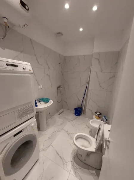 Tirane, jepet me qera apartament 1+1+Ballkon Kati 1, 57 m² 500 € (KODRA E DIELLIT)