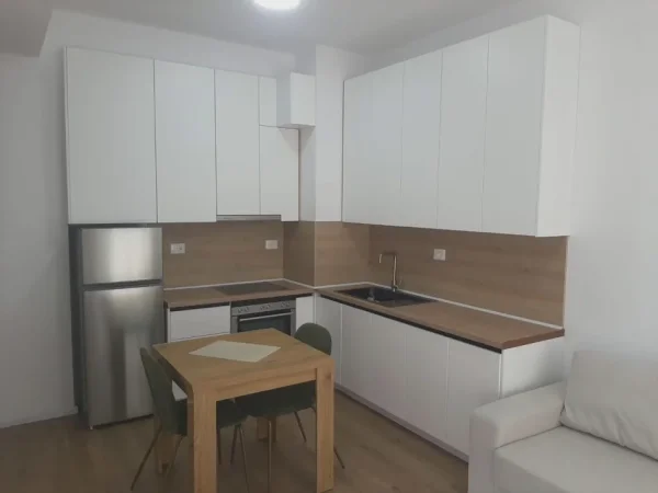 Tirane, jepet me qera apartament 1+1 Kati 3, 60 m² 350 € (Ali Demi)