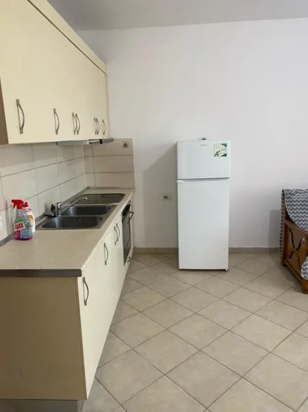 Tirane, jepet me qera apartament 1+1+Ballkon Kati 4, 70 m² 350 € (ASTIR)