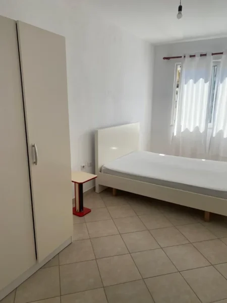 Tirane, jepet me qera apartament 1+1+Ballkon Kati 4, 70 m² 350 € (ASTIR)