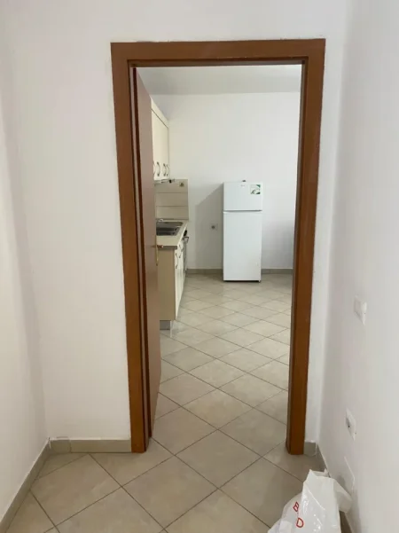 Tirane, jepet me qera apartament 1+1+Ballkon Kati 4, 70 m² 350 € (ASTIR)
