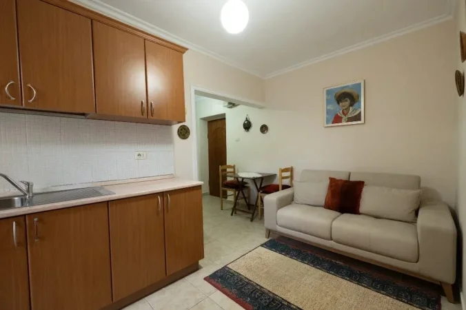 Tirane, jepet me qera apartament 1+1 Kati 3, 50 m² 400 € (Rruga Mihal Grameno)