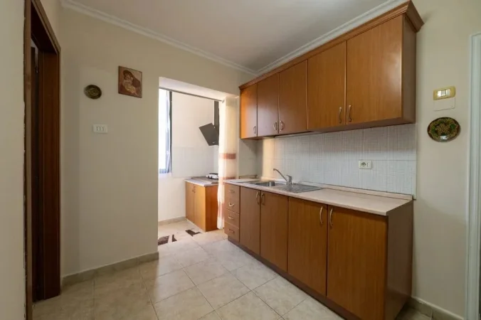 Tirane, jepet me qera apartament 1+1 Kati 3, 50 m² 400 € (Rruga Mihal Grameno)