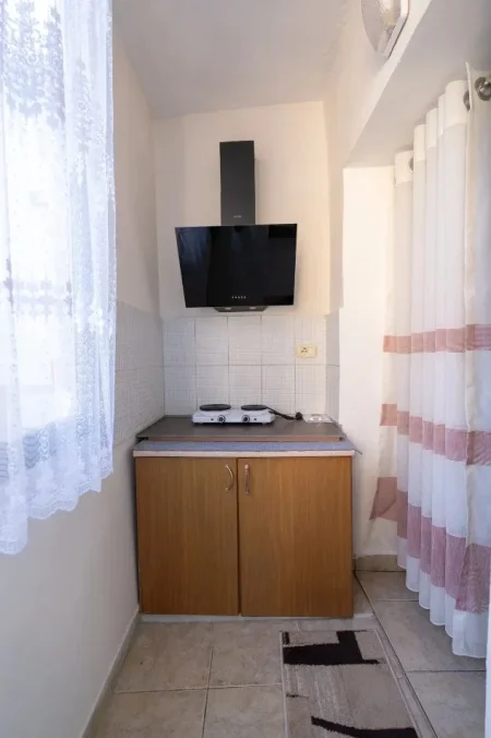 Tirane, jepet me qera apartament 1+1 Kati 3, 50 m² 400 € (Rruga Mihal Grameno)