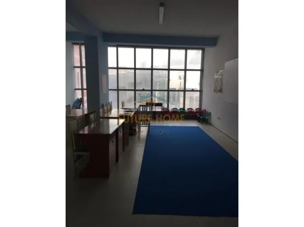 Vlore, shitet ambjent biznesi Kati 1, 135 m² 120.000 € (Vlorë, pran Bashkisë)