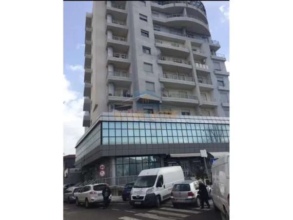 Vlore, shitet ambjent biznesi Kati 1, 135 m² 120.000 € (Vlorë, pran Bashkisë)