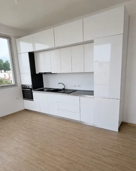 Tirane, jepet me qera apartament 1+1 Kati 1, 104 m² 370 € (Astir)