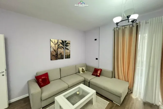 Tirane, jepet me qera apartament 1+1+Ballkon Kati 1, 76 m² 680 € (liqeni i thate)