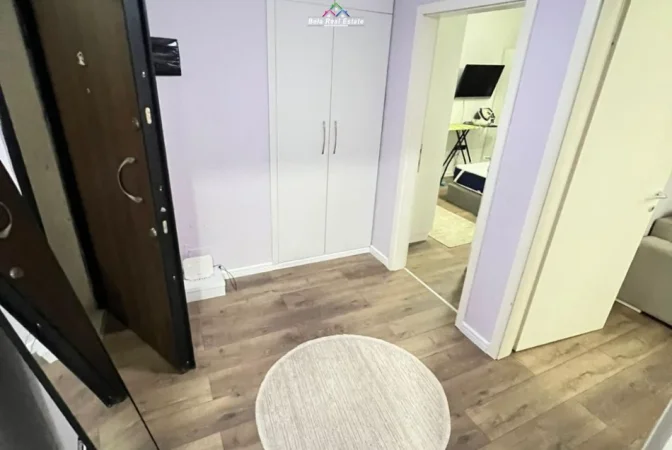 Tirane, jepet me qera apartament 1+1+Ballkon Kati 1, 76 m² 680 € (liqeni i thate)