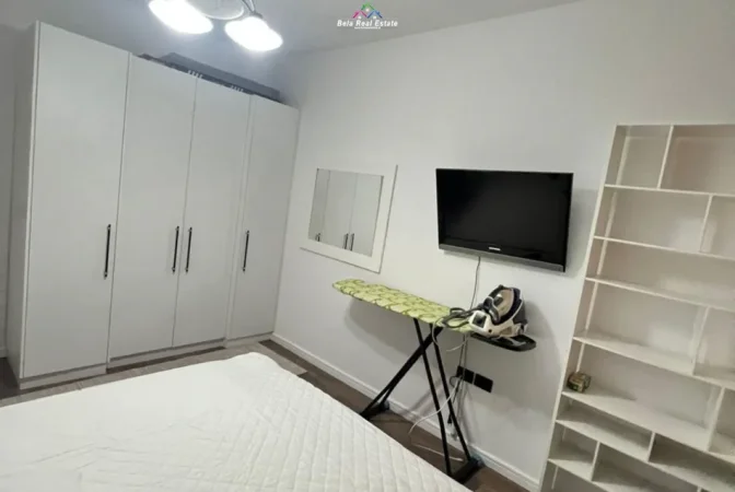 Tirane, jepet me qera apartament 1+1+Ballkon Kati 1, 76 m² 680 € (liqeni i thate)