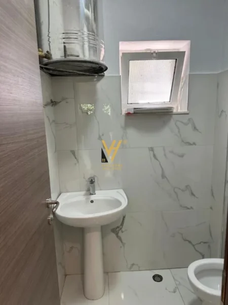 Tirane, jepet me qera dyqan Kati 0, 31 m² 420 € (RRUGA E ELBASANIT)