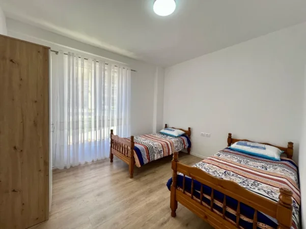 Shqiperi, jepet me qera apartament 2+1+Ballkon Kati 1, 93 m² 450 € (Paskuqan)
