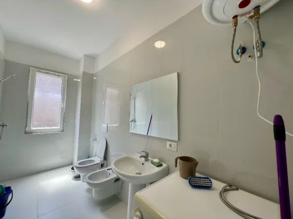 Shqiperi, jepet me qera apartament 2+1+Ballkon Kati 1, 93 m² 450 € (Paskuqan)