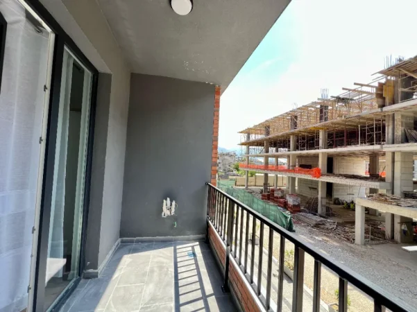 Shqiperi, jepet me qera apartament 2+1+Ballkon Kati 1, 93 m² 450 € (Paskuqan)