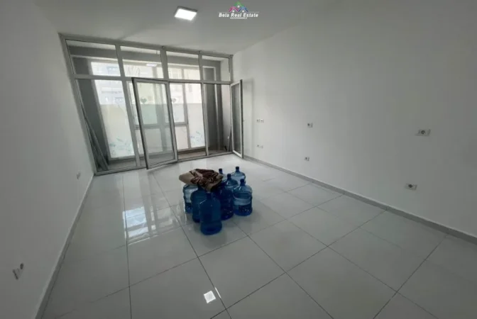 Tirane, jepet me qera zyre Kati 2, 105 m² 1050€ (tish dahia)