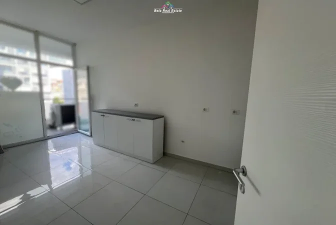 Tirane, jepet me qera zyre Kati 2, 105 m² 1050€ (tish dahia)