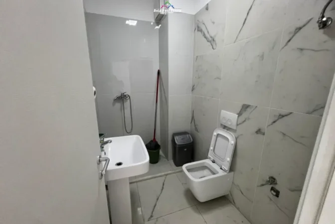 Tirane, jepet me qera zyre Kati 2, 105 m² 1050€ (tish dahia)