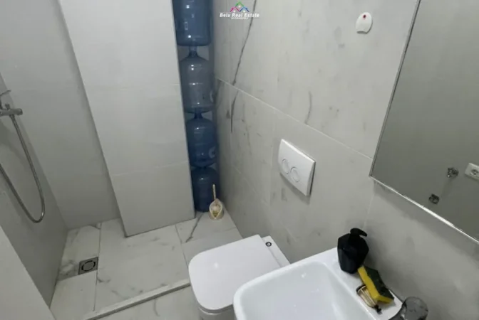 Tirane, jepet me qera zyre Kati 2, 105 m² 1050€ (tish dahia)