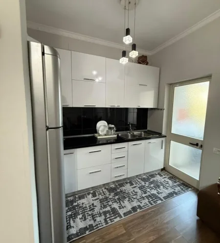 Tirane, jepet me qera apartament 2+1 Kati 3, 80 m² 680 € (don bosko)