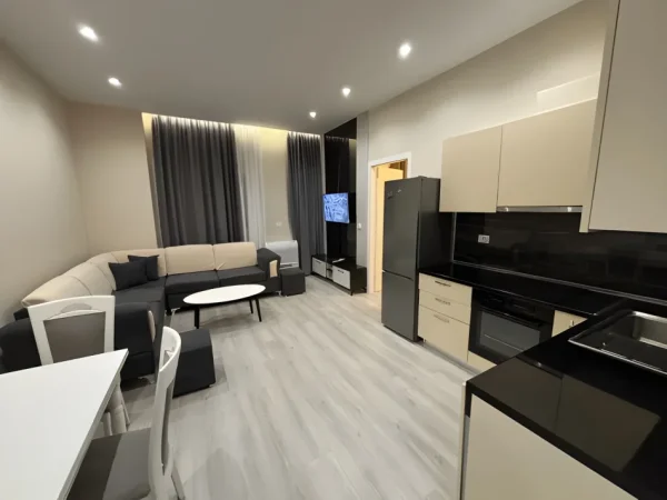 Tirane, jepet me qera apartament 1+1+Ballkon Kati 1, 62 m² 550 € (Kopshti Botanik)