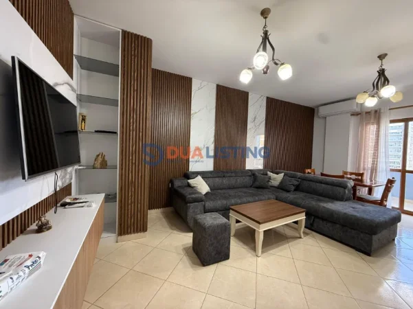 Tirane, jepet me qera apartament 2+1 , 650 € 